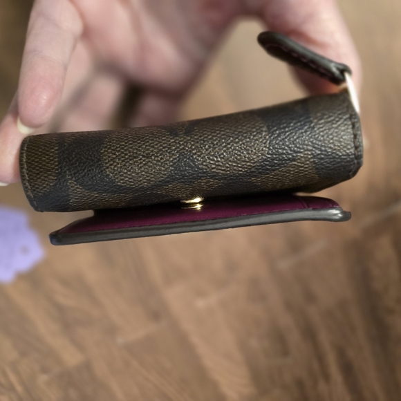 EUC COACH Sm Trifold Zip Around Wallet Dk Brown/Purple Snap Close 3 Card Slots - Picture 8 of 16